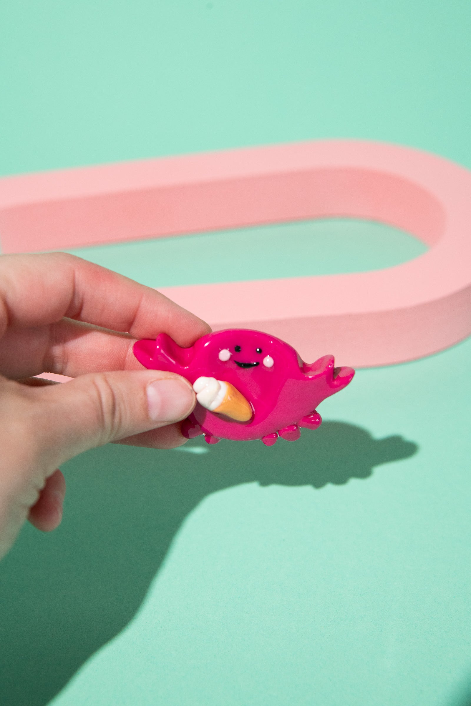 Pinke Krabbe Worry Stone als beruhigender Handschmeichler