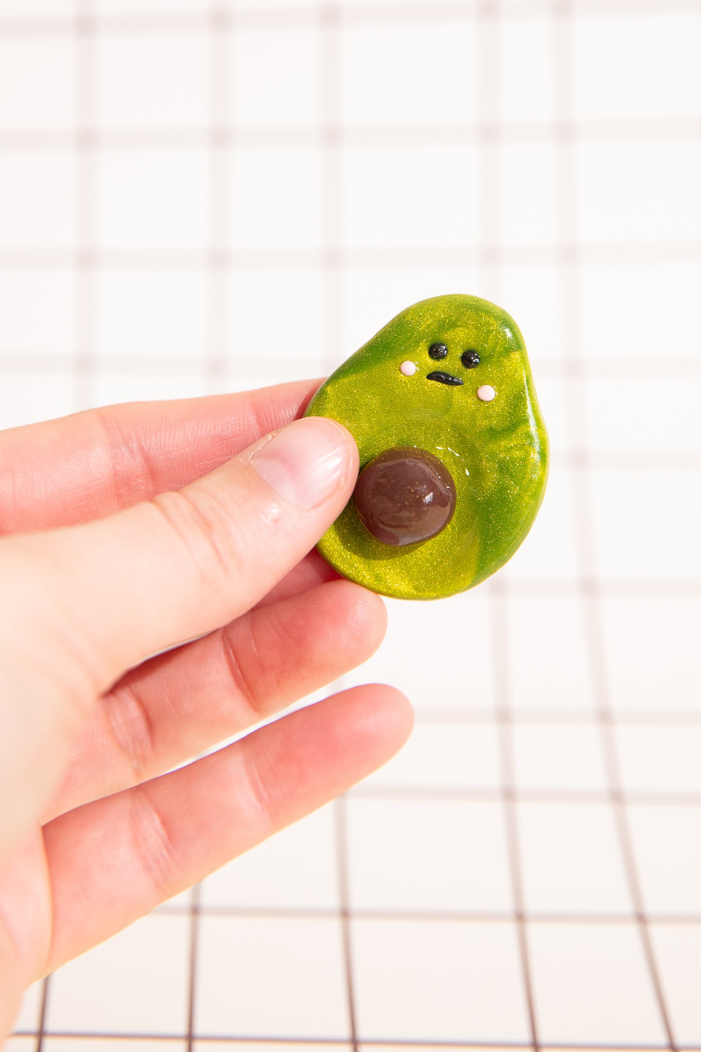 Handgemachter Avocado Sorgenstein für Selbstliebe und mentale Balance