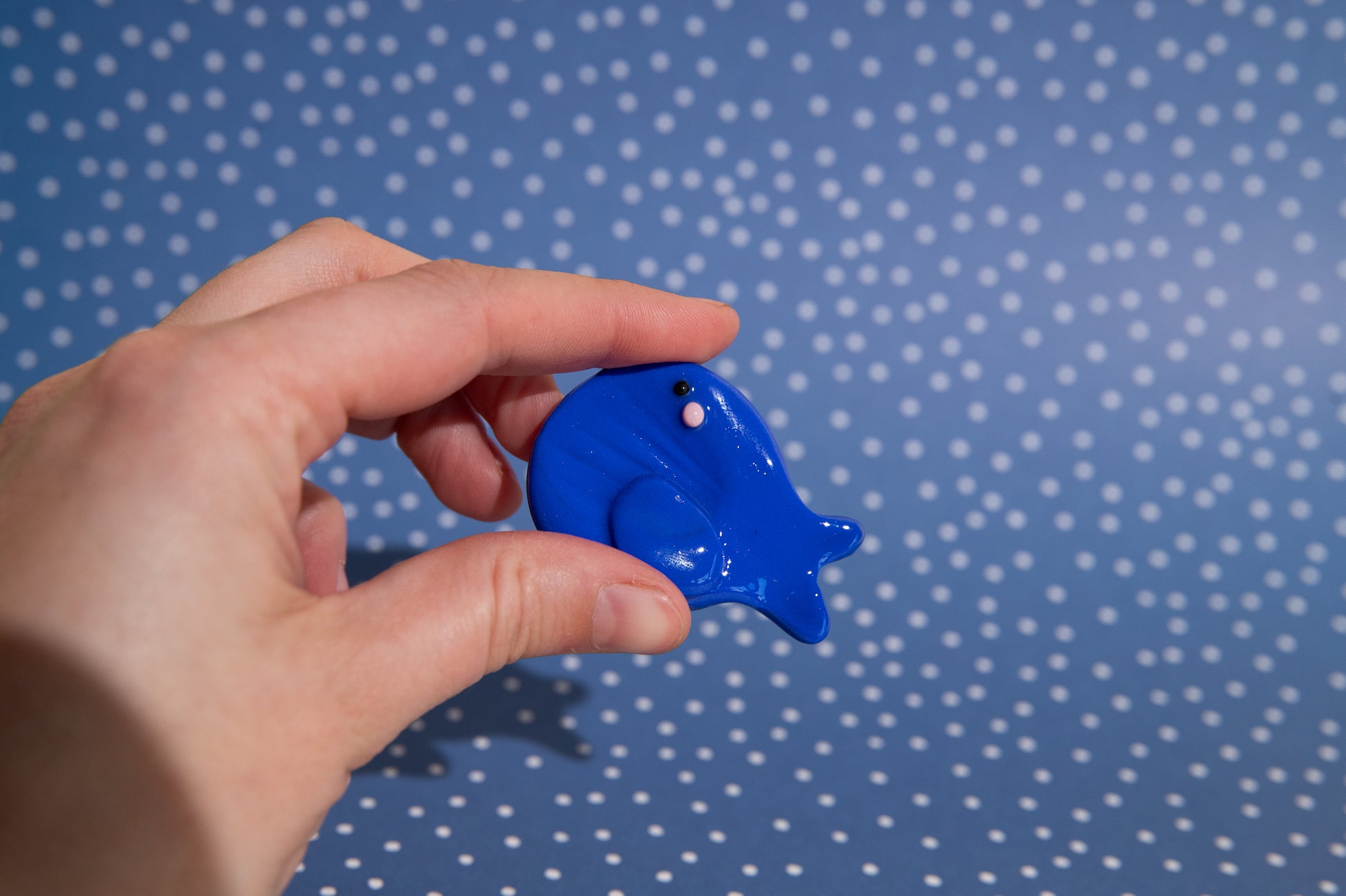 Blauer Wal Sorgenstein als Fidget Toy für Ruhe und Stressabbau